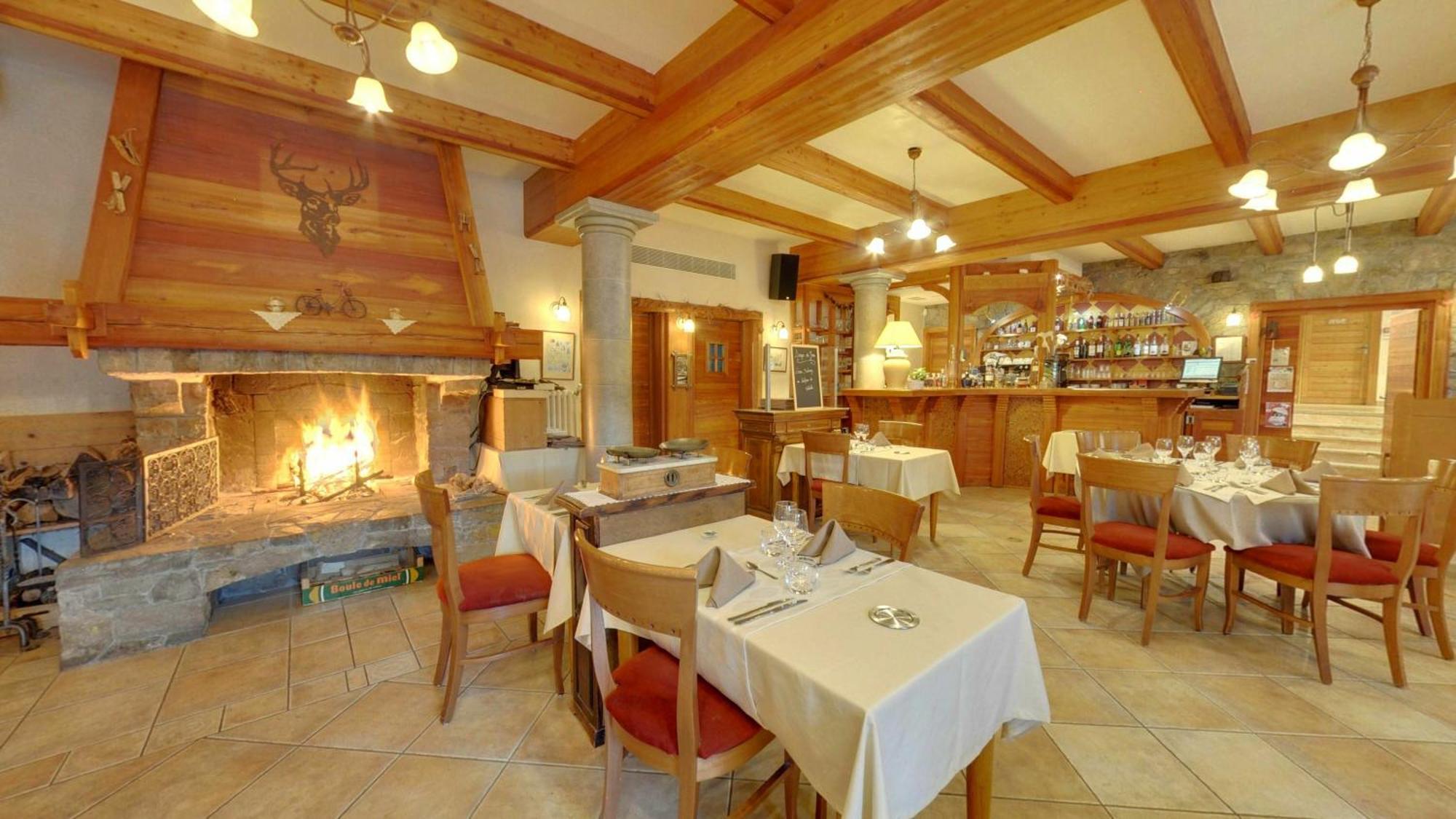 Logis Hotel Les Peupliers Baratier Exterior photo